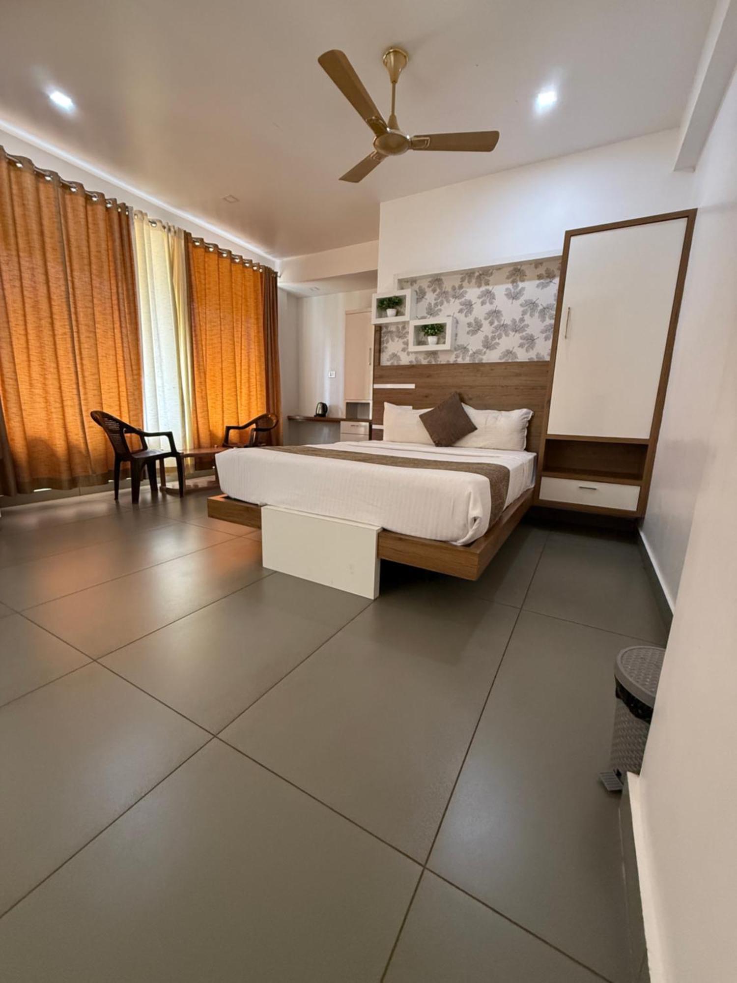 Hotel Honey Rock à Kanthalloor Extérieur photo