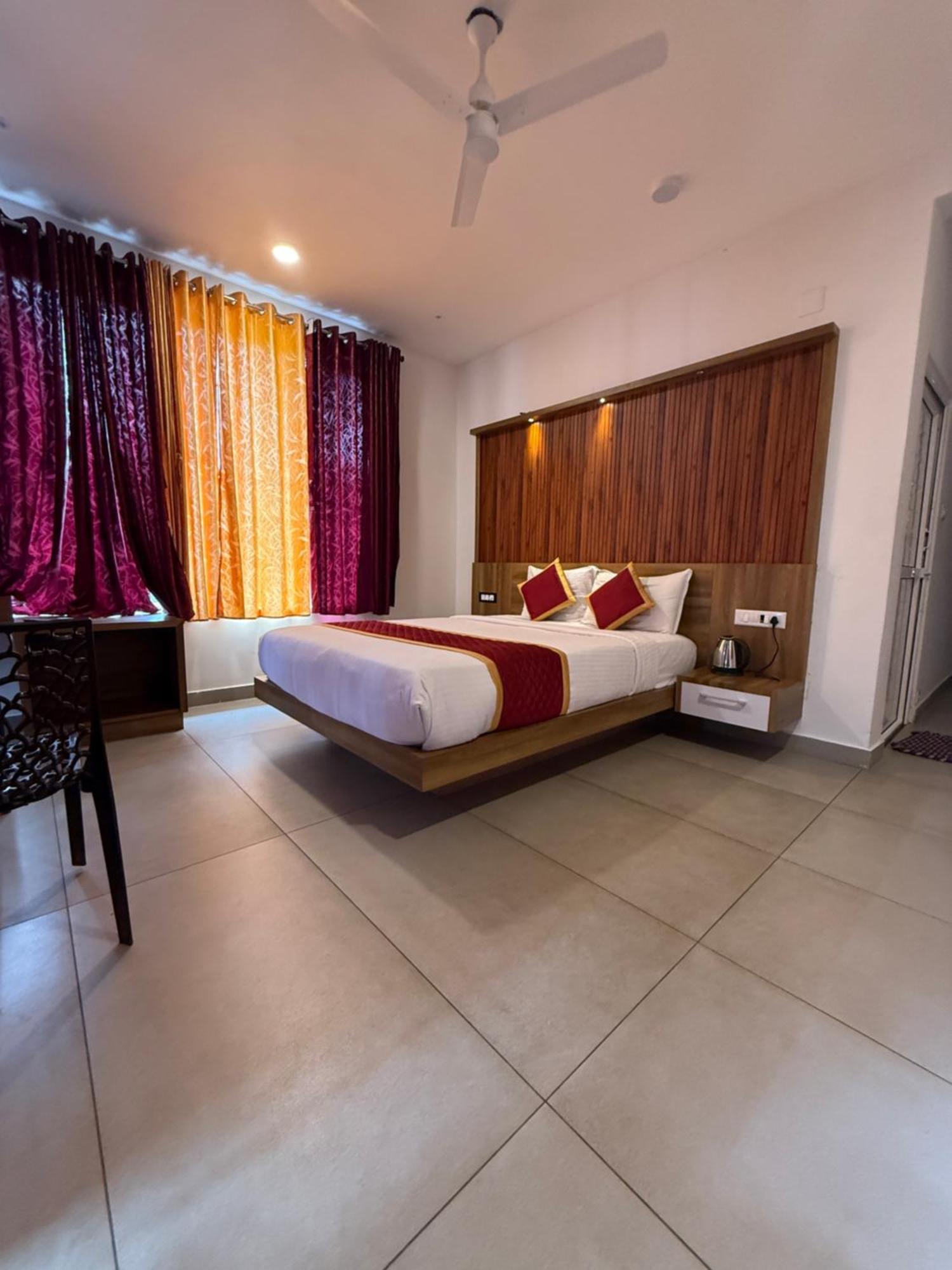 Hotel Honey Rock à Kanthalloor Extérieur photo