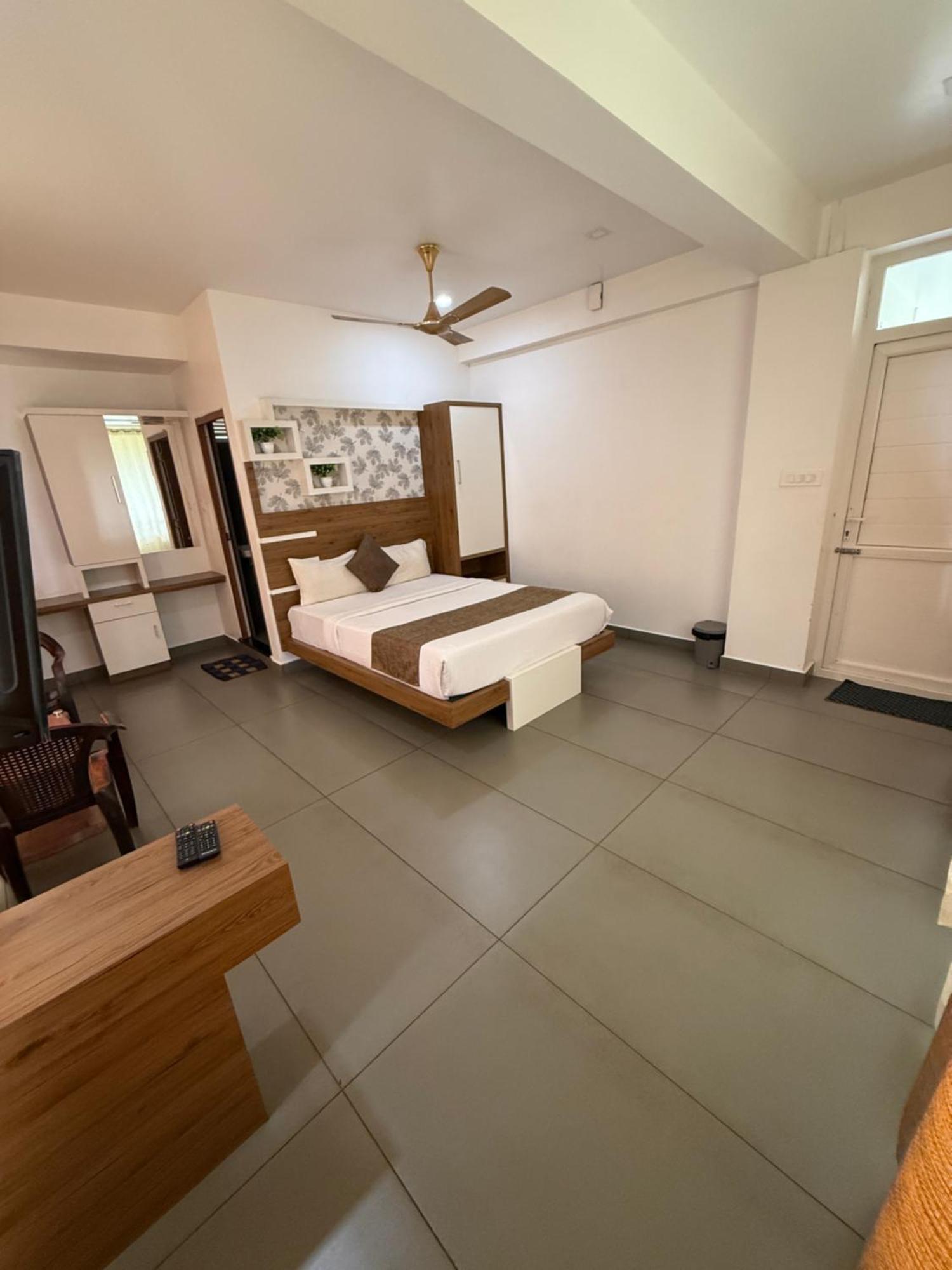 Hotel Honey Rock à Kanthalloor Extérieur photo
