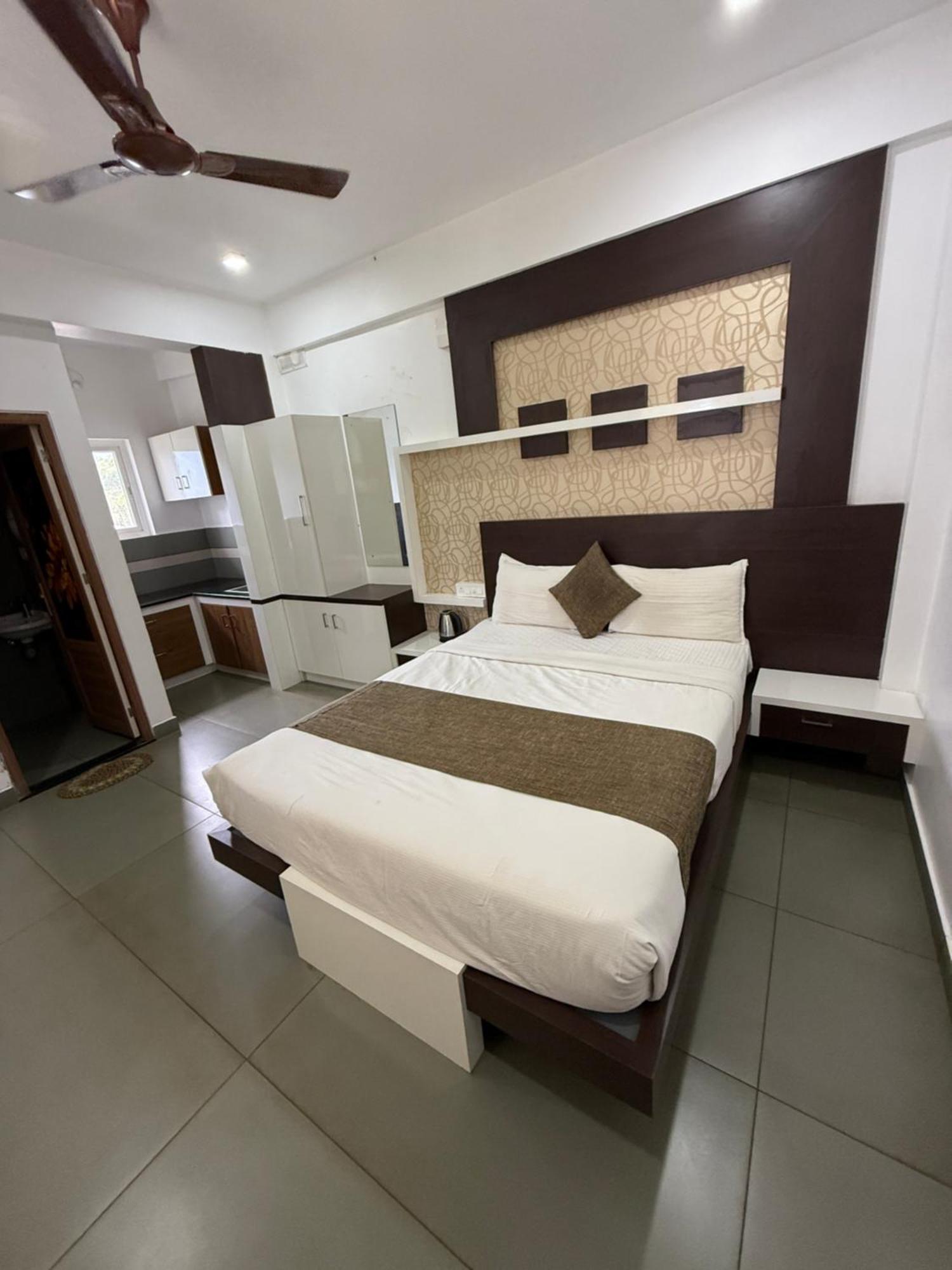 Hotel Honey Rock à Kanthalloor Extérieur photo