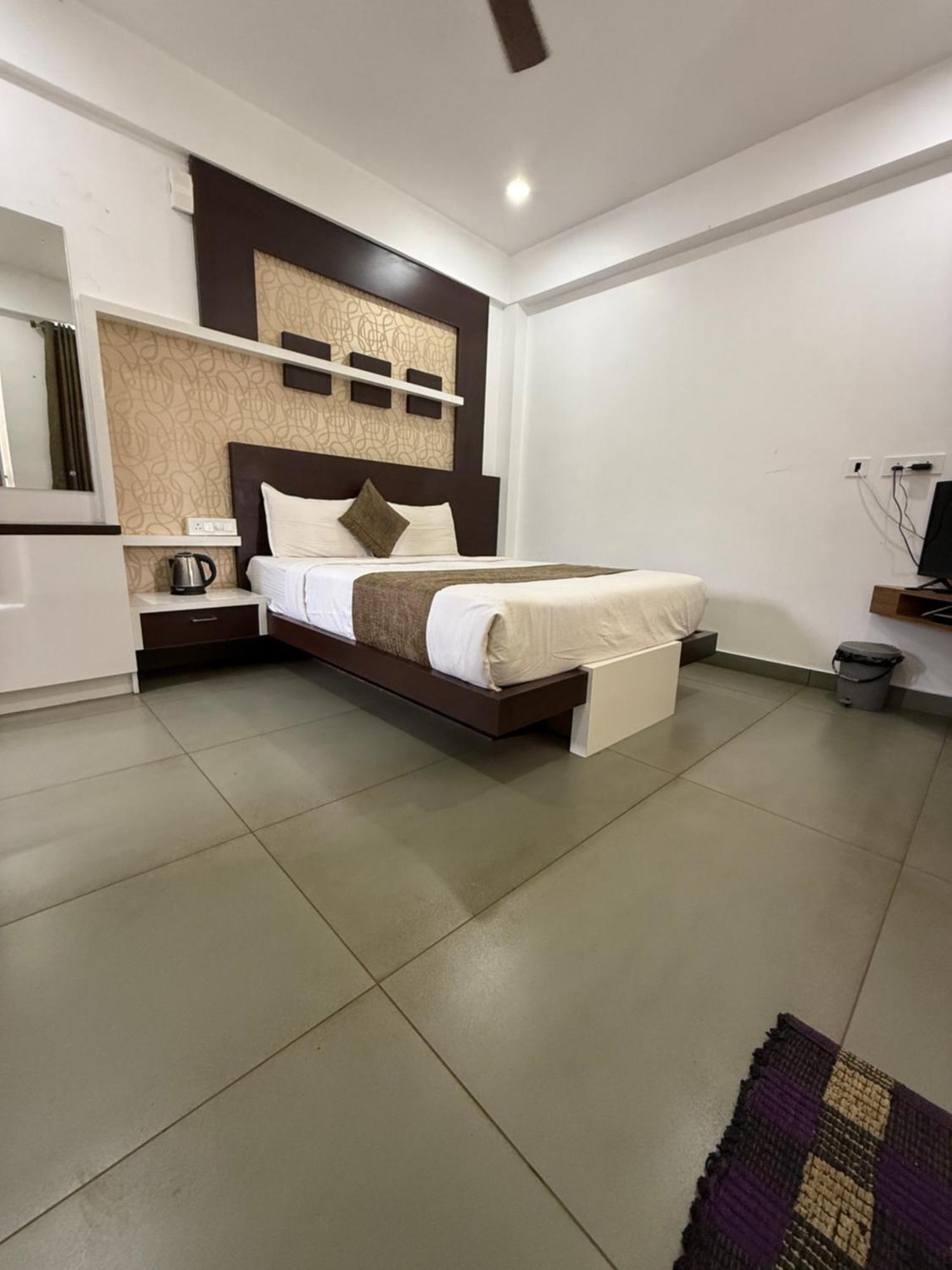 Hotel Honey Rock à Kanthalloor Extérieur photo